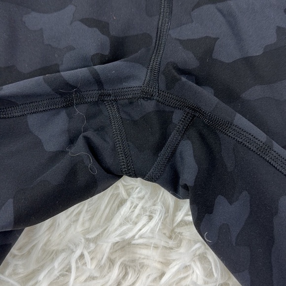 Lululemon Invigorate High-Rise Short 10" Heritage 365 Camo Deep Coal Multi - Picture 2 of 5